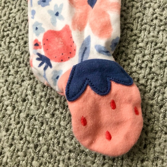 2/15$• Carter’s child of mine• Bundle of 2 onesies• 6-9 Months - Picture 3 of 6